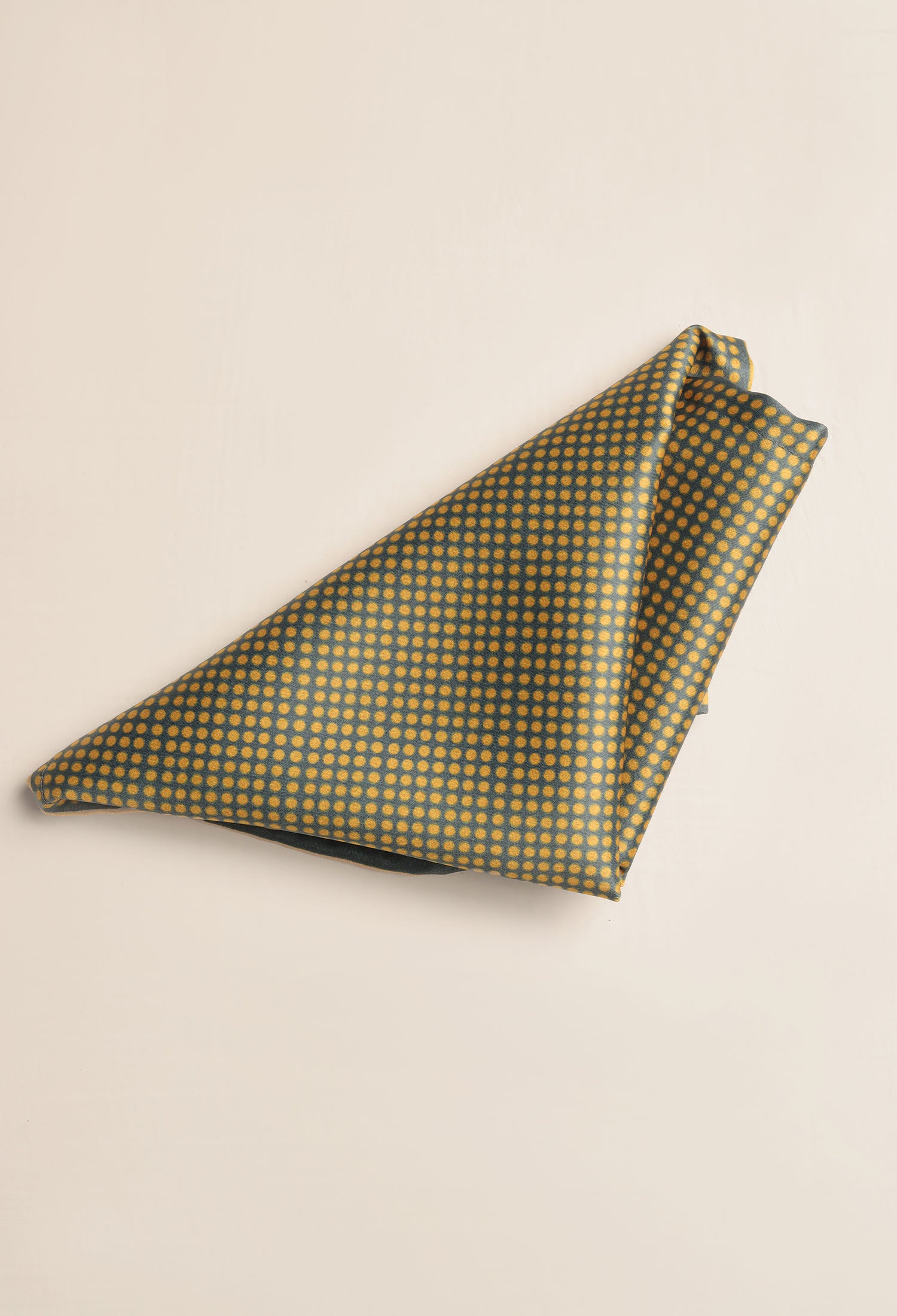 RIGID GRID POCKET SQUARE