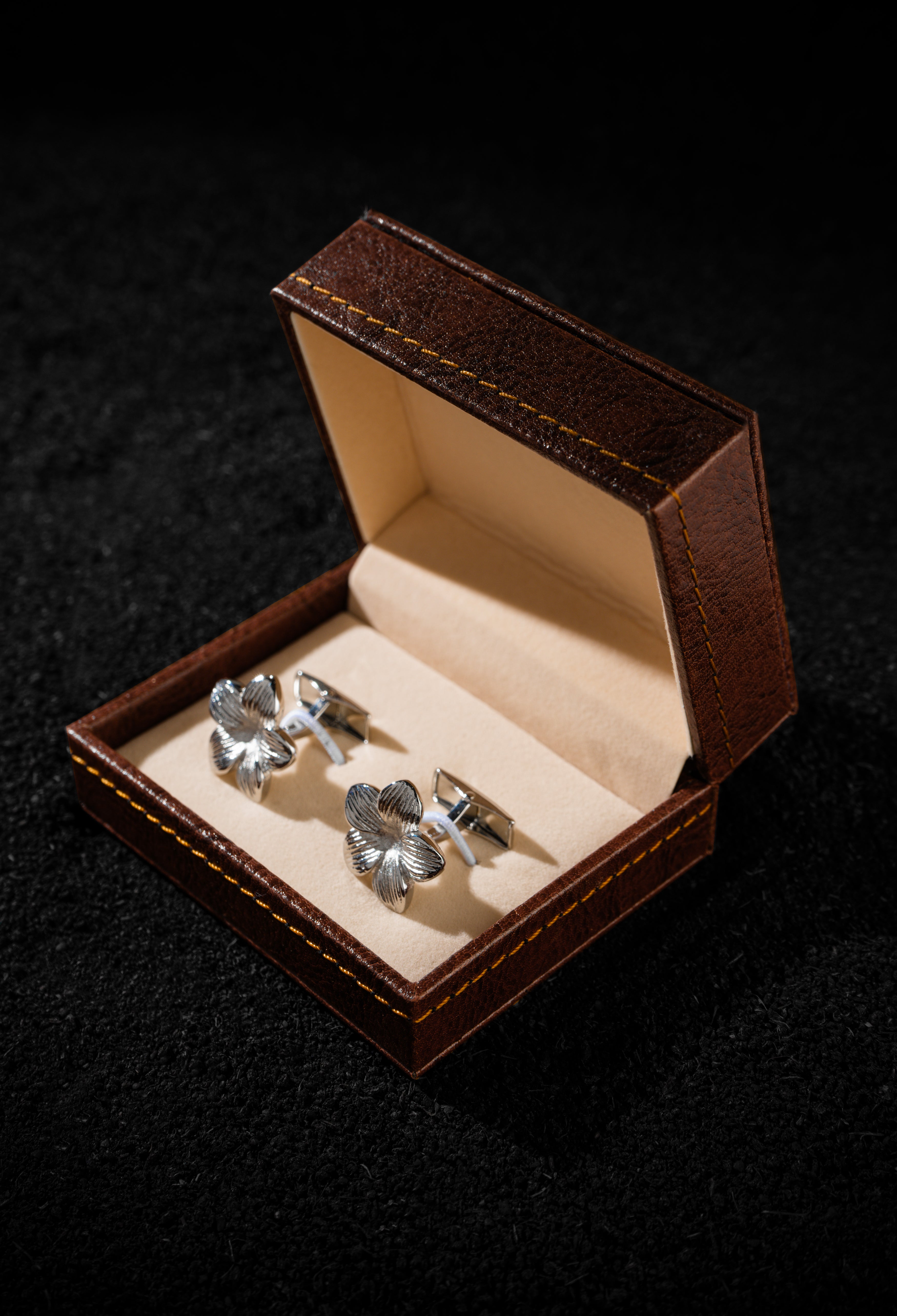 Sliver Grey Flower Cufflink (CLF-000081)