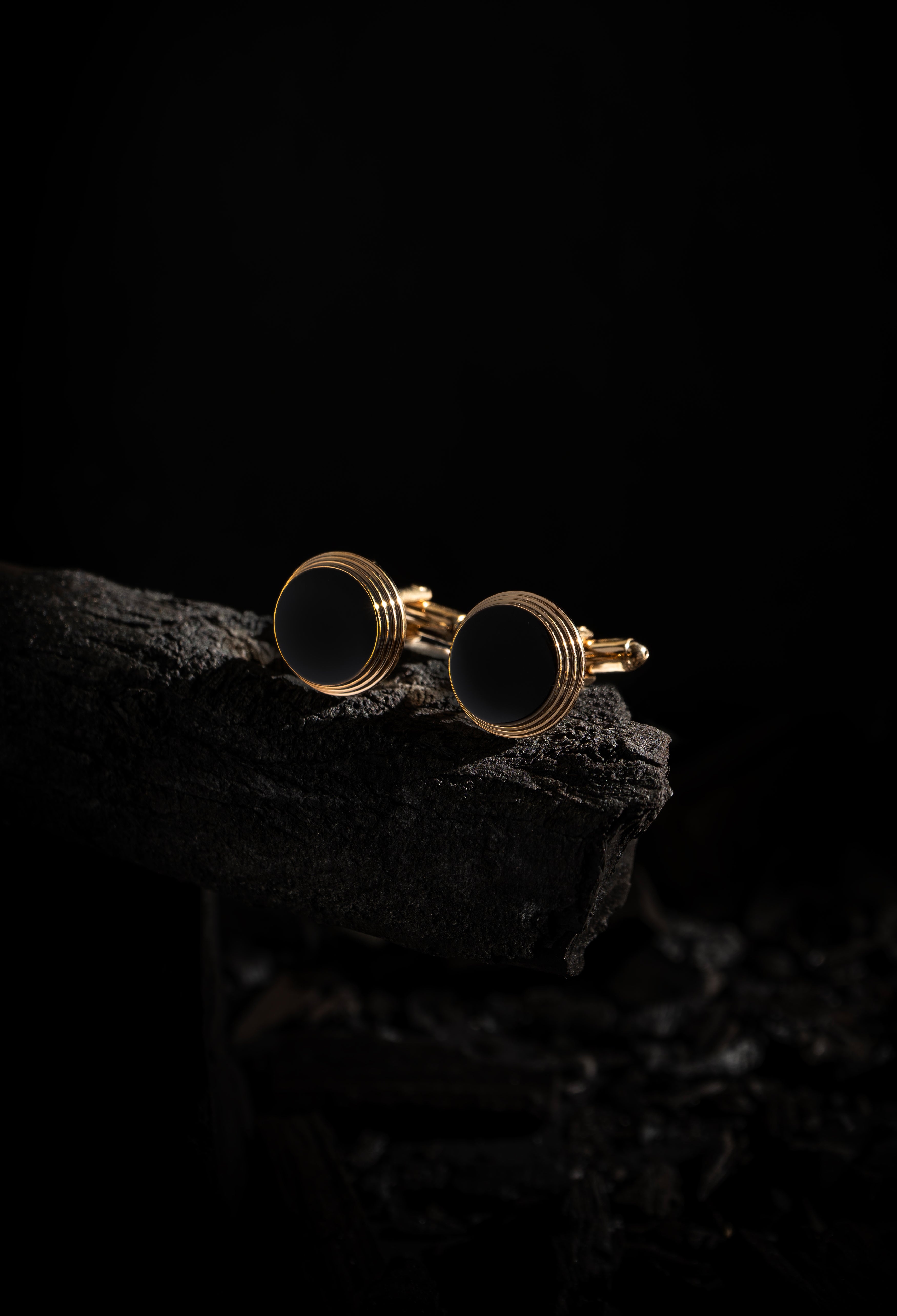 Stable Black Gold Circle Cufflink (CLF-000063)